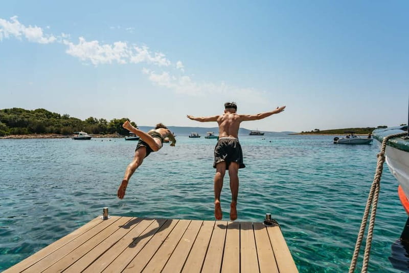 Split: Blue Lagoon & 3 Islands Speedboat Tour - Trogir: UNESCO Streets in About an Hour