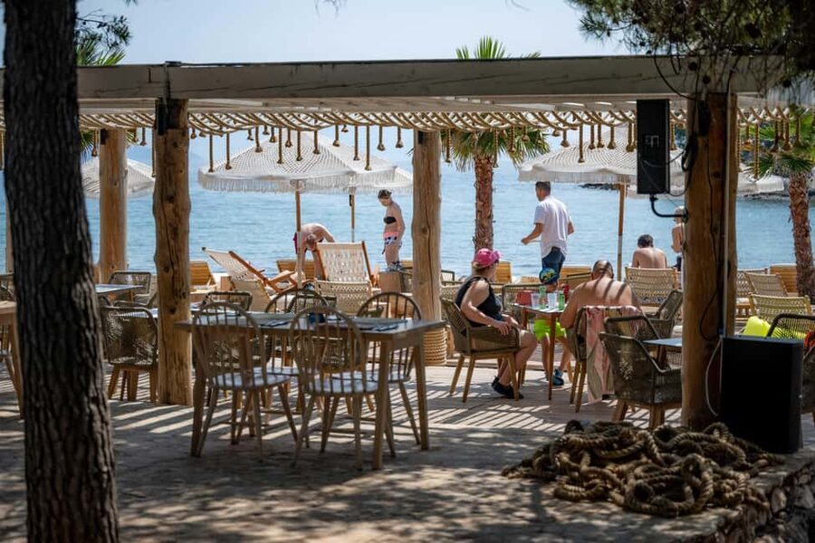 Split: Blue Lagoon & 3 Islands Speedboat Tour - Šolta Island and Maslinica: A Quieter Port Break