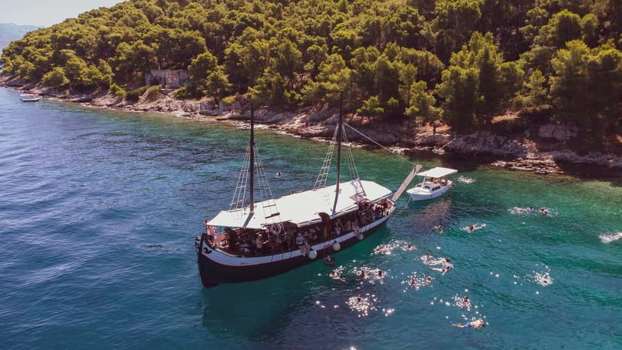 Split: Blue Lagoon & 3 Islands Tour with Lunch & Hidden Bay - Borko Beach on Čiovo: lunch with fish, chicken, or vegetarian