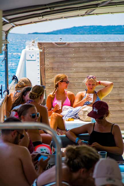 Split: Blue Lagoon, 3Islands, Boat Trip, Mediterranean lunch - The On-Boat Rhythm: Shade, Sundeck, and Unlimited Juice and Water