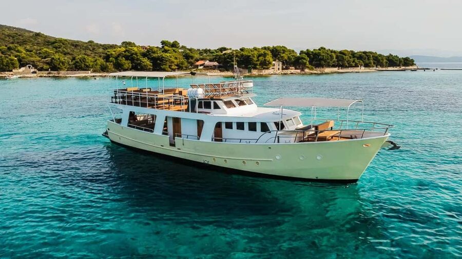 Split: Blue Lagoon and 3 Island Cruise with Food and Drinks - Drinks, wine, and the real-life meaning of unlimited