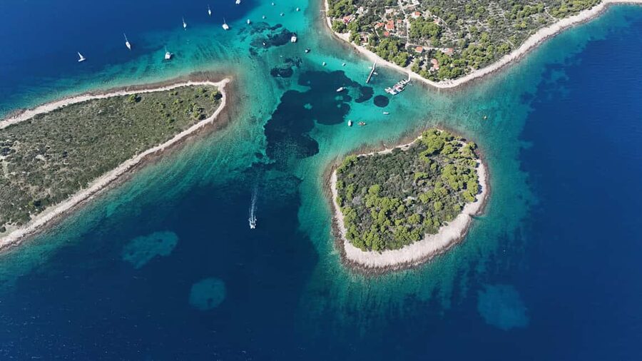 Split: Blue Lagoon and 3 Islands Group Boat Tour - Trogir in One Hour: Romanesque Streets and Fortress Views