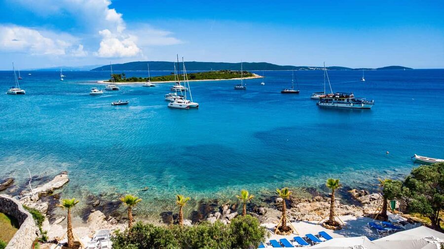 Split: Blue Lagoon, Shipwreck, & Šolta with Lunch & Drinks - From Split Port to three water stops: how this day is paced