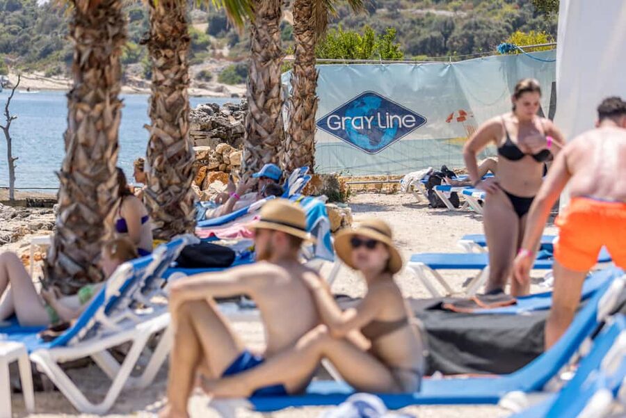 Split: Blue Lagoon, Shipwreck, & Šolta with Lunch & Drinks - Practical tips so your day feels easy
