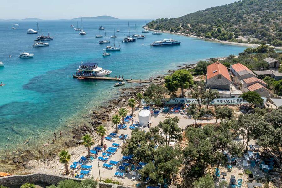 Split: Blue Lagoon, Shipwreck, & Šolta with Lunch & Drinks - Who should book this cruise from Split?