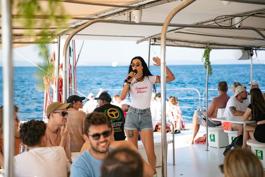 Split: Blue Lagoon & Trogir Boat Tour with Lunch and Drinks - Getting on board in Split, then settling in