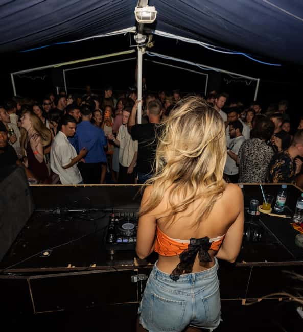 Split: Boat Crawl with Nightclub Access, Shots, & Boat Party - VIP access and skipping the ticket line in Split