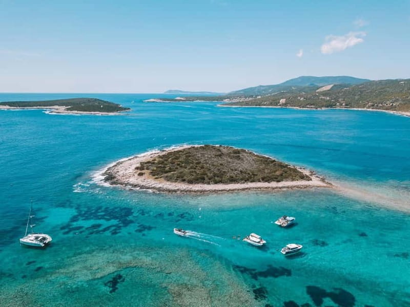 Split: Boat Tour to Blue Cave, Vis, Blue Lagoon, Hvar, Brač - Hvar island: two hours of old streets and an easy lunch break