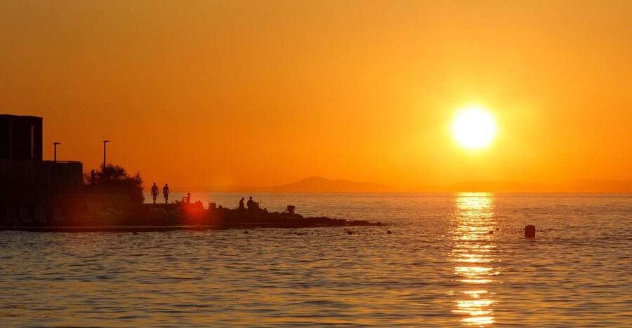 Split: Brac Island and Sutivan Village Sunset Boat Tour - Boarding in Split: The 7:00 PM Start Makes It Easy