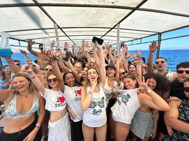 Split: Captain’s Boat Party – Blue Lagoon, DJ & Free Shots - Welcome drink, DJ energy, and why this feels like a real night out
