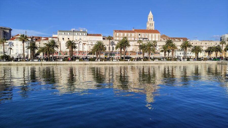 Split: city center private walking tour 2 h - The cathedral of St. Duje: wear it properly