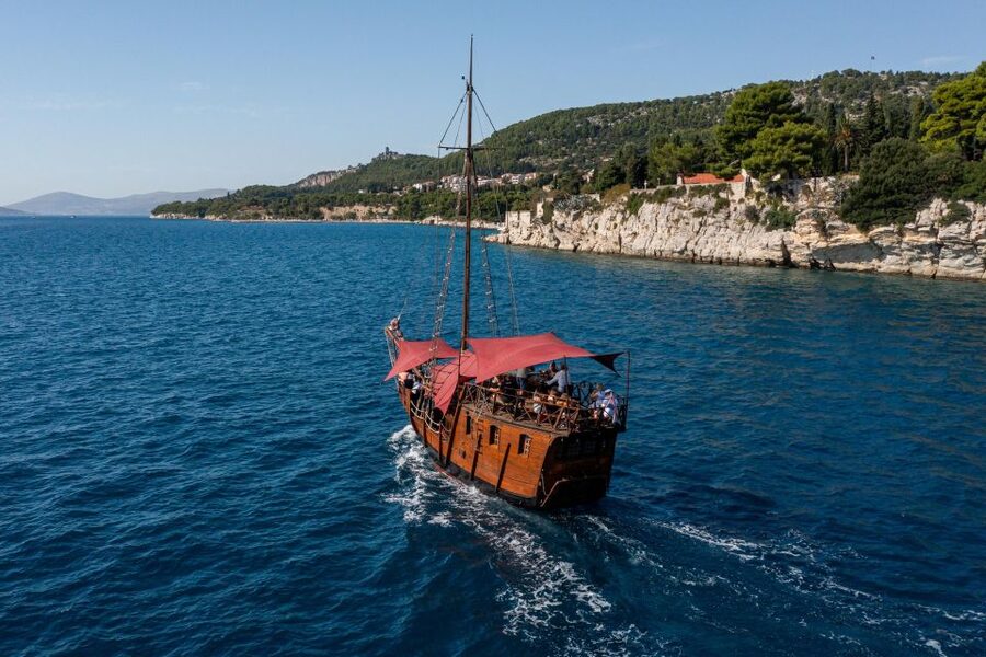 Split: Cruise on Columbo's Pirate Ship "Santa Maria" - How the Cruise Actually Feels: Wind, Deck Time, and Captain Conversations