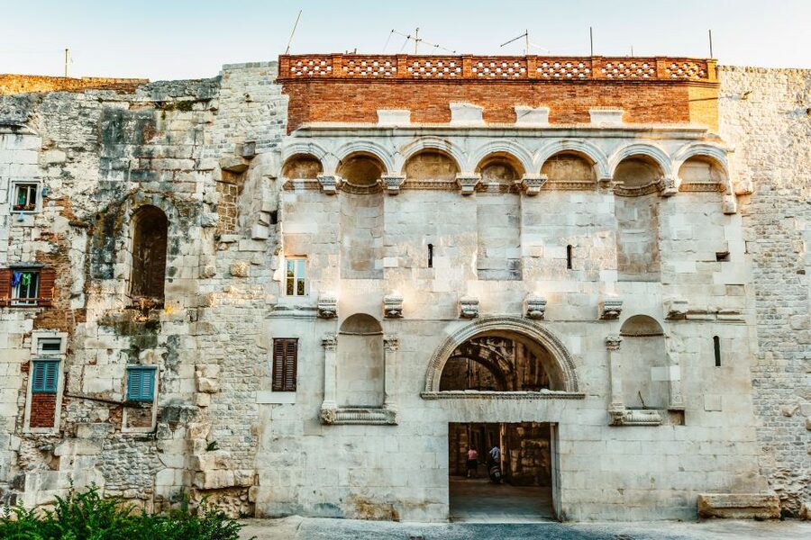 Split Game of Thrones Tour: City of Dragons - Museum perks: 20% off and a free throne photo