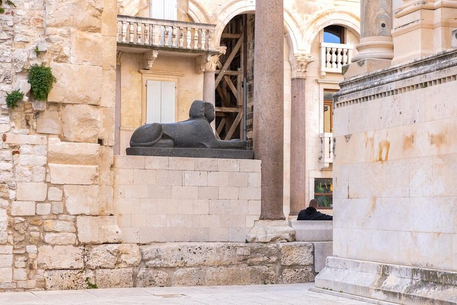Split: Group or Private Walking Tour with Art Historian - Avoiding Tourist Gimmicks: How This Tour Feels in Real Life