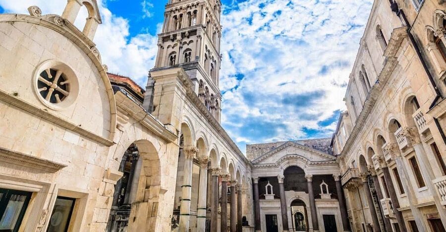 Split: Guided Walking Tour in English - Peristyle court, imperial apartments, and the mausoleum