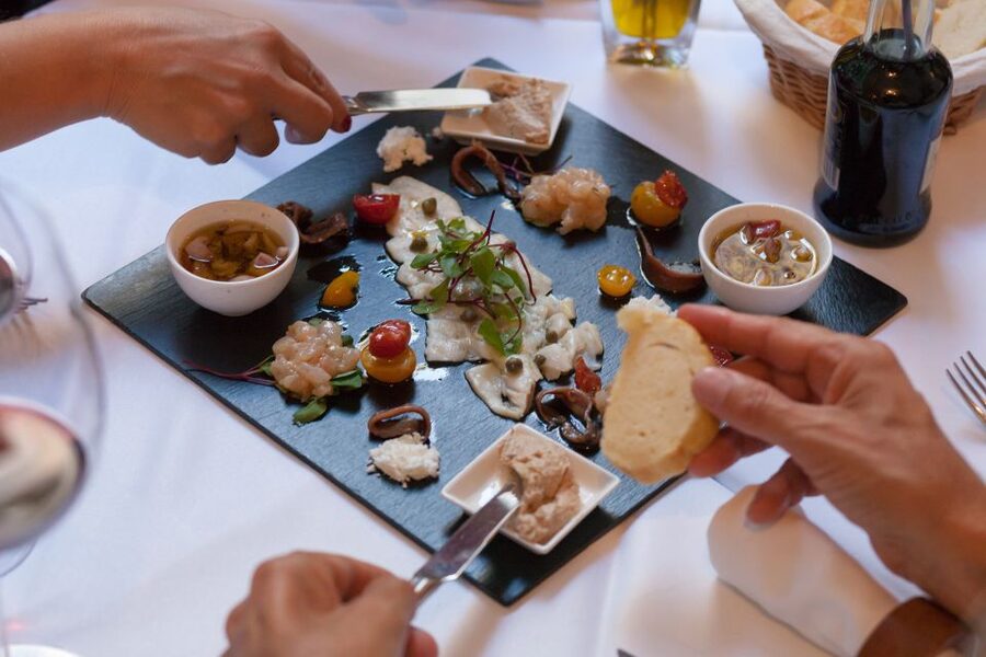 Split: Historical & Gastro Treasures Tour with Green Market - Konoba Lunch Courses: Seafood Starter, Pasta, and Brač Black Risotto