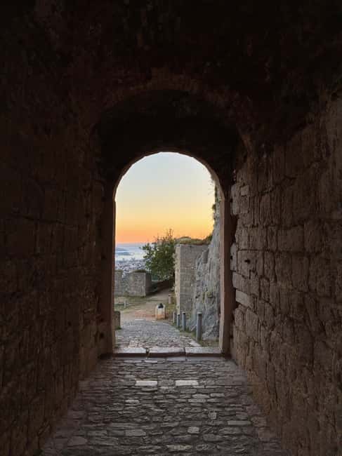 Split: Klis Sunset Sightseeing Bus Tour - What the Guide Adds: History You Can Point To
