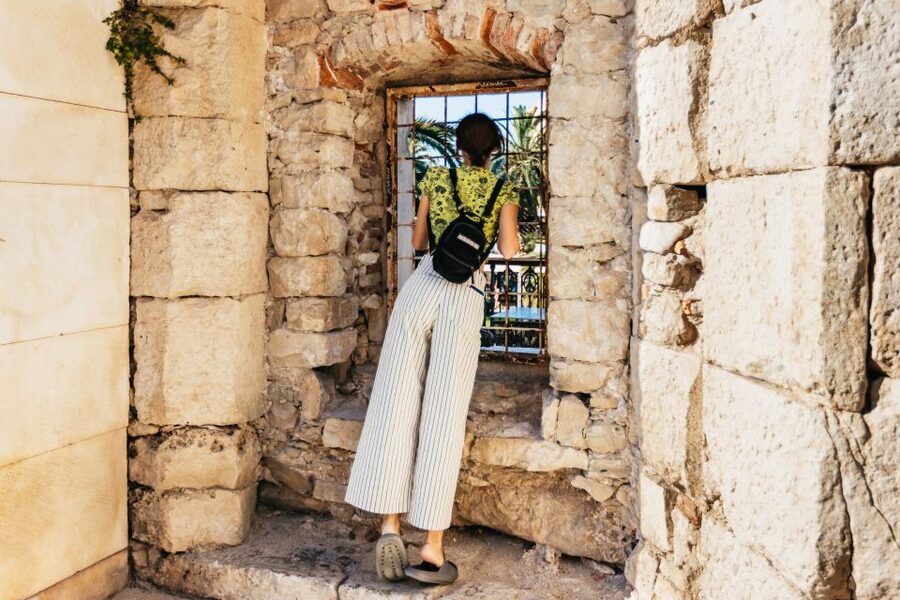 Split: Old Town and Diocletian Palace Walking Tour - Gregory of Nin, Giardin Park, and the Meaning Behind a Statue