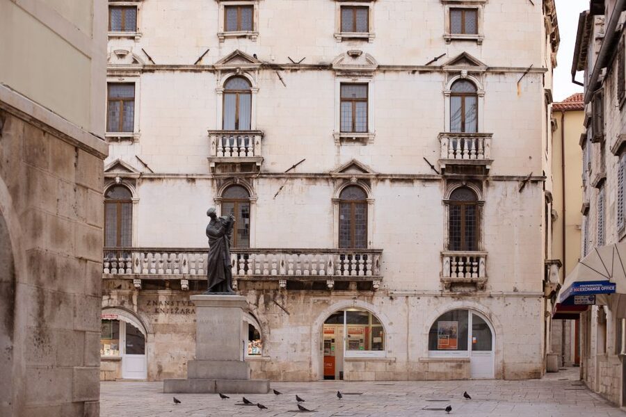 Split: Palace & Old Town Private Walking Tour-Entrance incl. - Passing through gates, key rooms, and court life