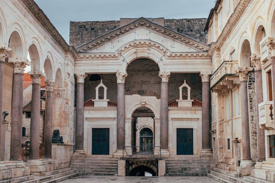 Split: Palace & Old Town Private Walking Tour-Entrance incl. - Cellars and the feel of scale