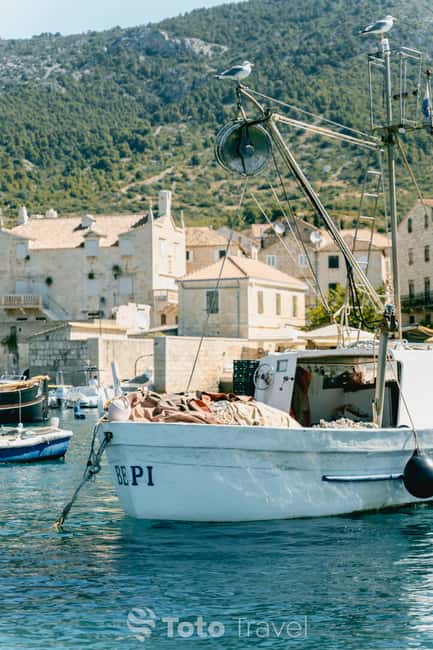 Split/Podstrana: Blue Cave, Hvar & 6 Islands Speedboat Trip - Ending at Milna on Brač: poolside break and a final swim