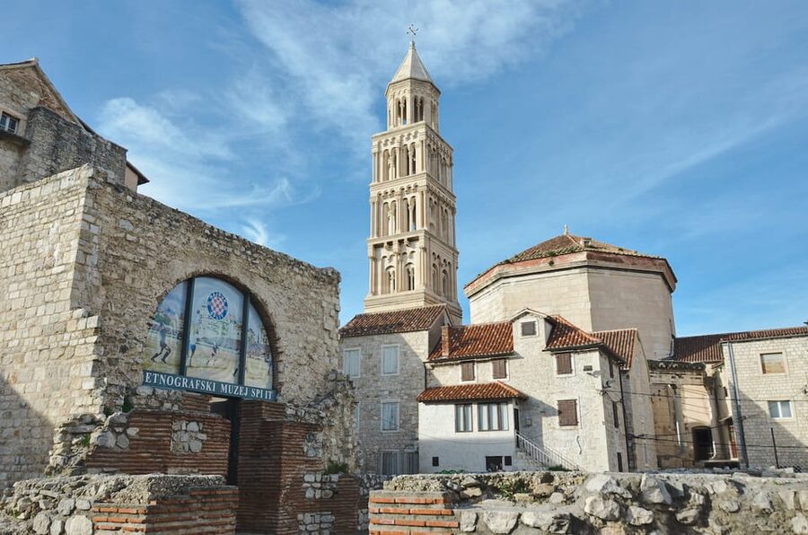 Split: Private Walking Tour for Families with kids (5-17y) - Private group size and the family attention advantage