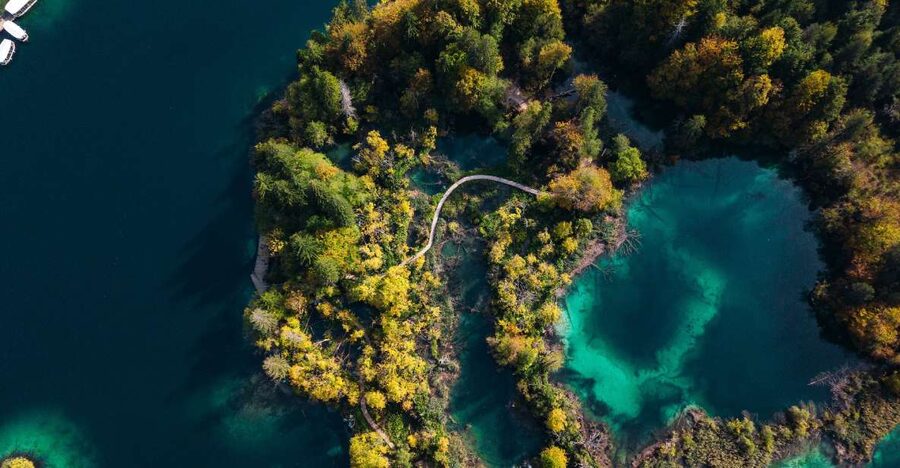 Split: Self-Guided Plitvice Lakes Day Tour with Boat Ride - Starting at Booker in Split: how the day begins