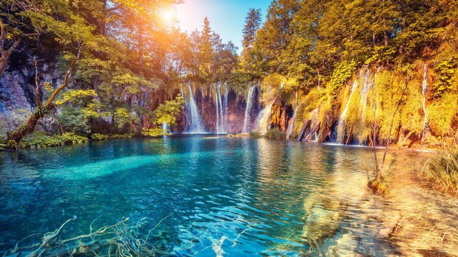 Split: Transfer to Zagreb with Plitvice Lakes Entry Tickets - Comfort on the coach: Wi-Fi, luggage storage, and air-conditioning