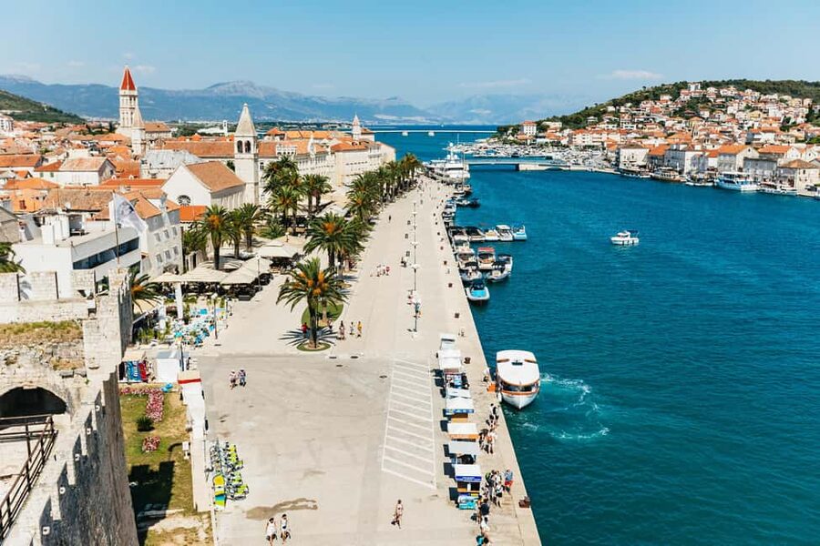 Split/Trogir: Blue Lagoon and 3 Islands Speedboat Tour - Blue Lagoon time at the beach club: snorkeling and sunbathing