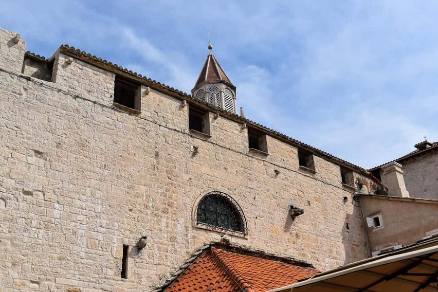 Split: Trogir Open Top Bus Trip + Free Split Walking Tour - Kamerlengo Fortress views, plus the Klis Fortress climb