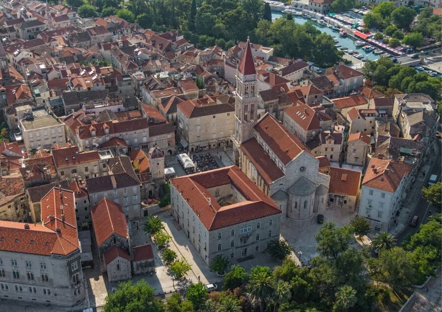 Split: Trogir Open Top Bus Trip + Free Split Walking Tour - Hidden Dalmatia Visitor Center: a nature break between monuments