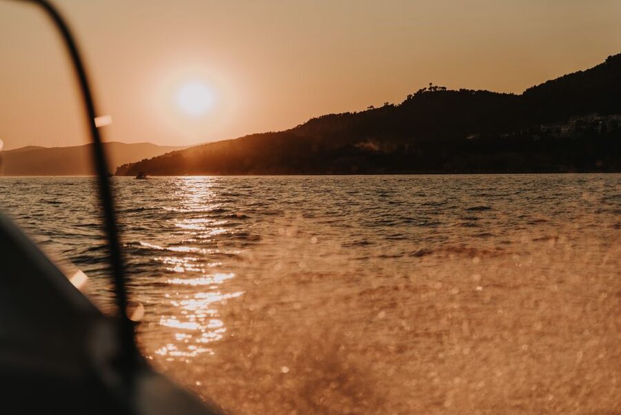 Split & Trogir: Private Blue Lagoon & Wine Tasting Boat Tour - Stomorska: waterfront time and the lunch view