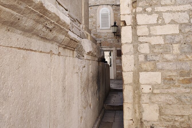 Split Walking Tour with a Licensed Local Guide - When to expect extra stops like Trogir or Salona