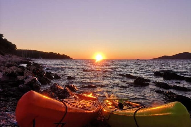 Sunset Kayak Tour in Hvar Town, Croatia - Gliding Out From Hvar Town: The 5:30 pm Start That Actually Works