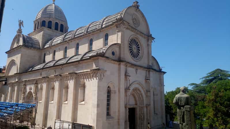 The beauty of the Middle Ages-Šibenik - Meeting point at St. James Cathedral, west portal trick