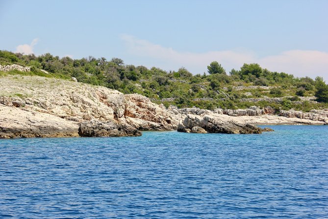 Three Island Cruise Tour Featuring the Blue Lagoon and Solta - Stop 4: Maslinica on Solta for coffee, walking, and a meal break