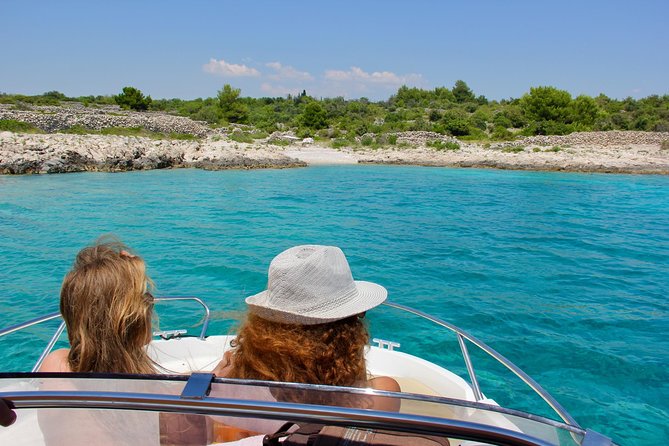 Three Island Cruise Tour Featuring the Blue Lagoon and Solta - Stop 1: Drvenik Mali lighthouse Čelica and Kljuda islet