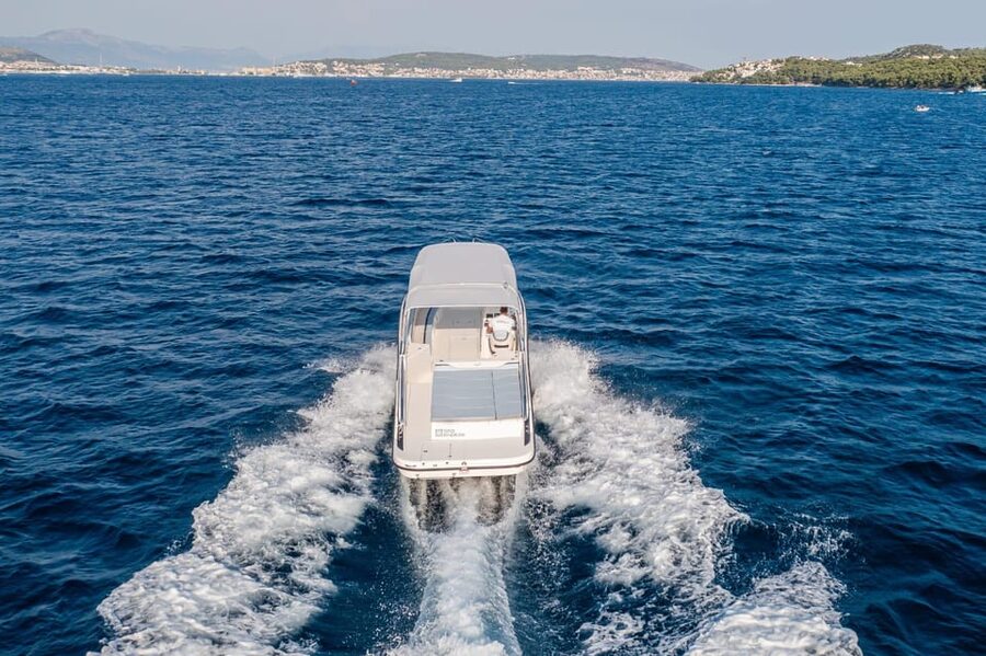 TROGIR: Blue Lagoon & 3 Islands Half-day Speedboat tour - Maslinica: small fishermen village vibes and a 16th-century castle hotel feel