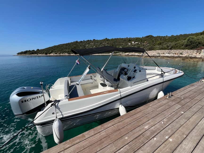Trogir: Blue Lagoon and 3 Islands Speedboat Tour - From Kamerlengo Castle to Drvenik Veli: the speedboat start