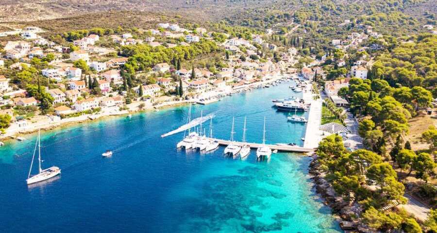 Trogir: White Lagoon, Maslinica & Blue Lagoon Speedboat Tour - Maslinica on Šolta: fishing-village streets and lunch