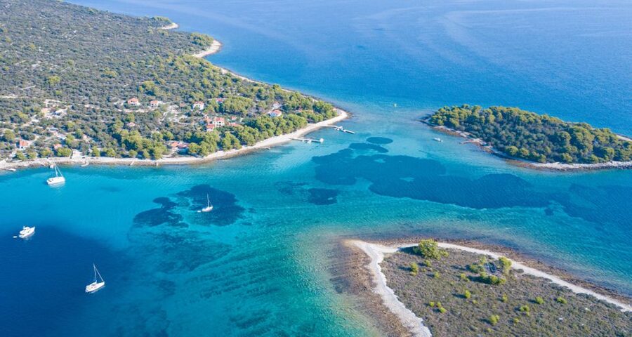 Trogir: White Lagoon, Maslinica & Blue Lagoon Speedboat Tour - Before You Go: who this speedboat tour suits best