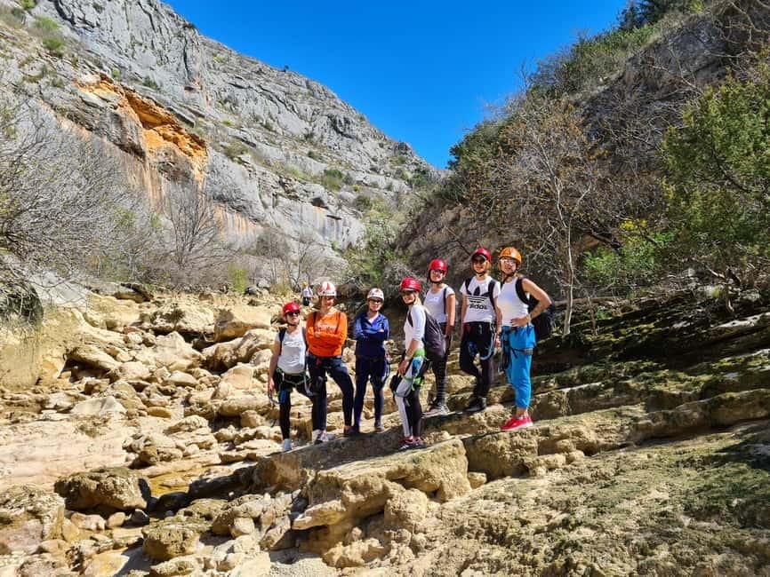 Via ferrata Čikola Canyon - Getting ready at the big parking and climbing zone