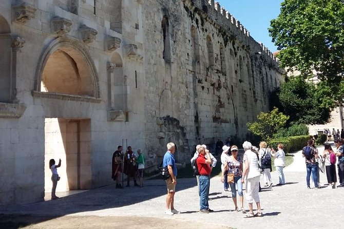 Walk through Split with an archeologist - Getting started at Gregory of Nin, without the stress