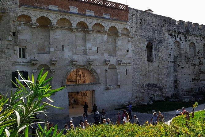 Walking Tour of Split with a 'Magister' of History - Grgur Ninski statue: why an old figure matters to language