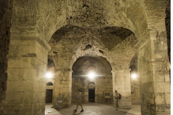 YOUR BEST PRIVATE TOUR - amazing Split and Diocletian's palace - Gates and street lines: Silver Gate and the Decumanus