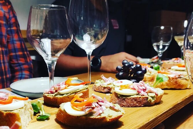 Zinfandel Wine Tasting & Storytelling with Dalmatian Food - Price and value for a small group evening in Kaštela